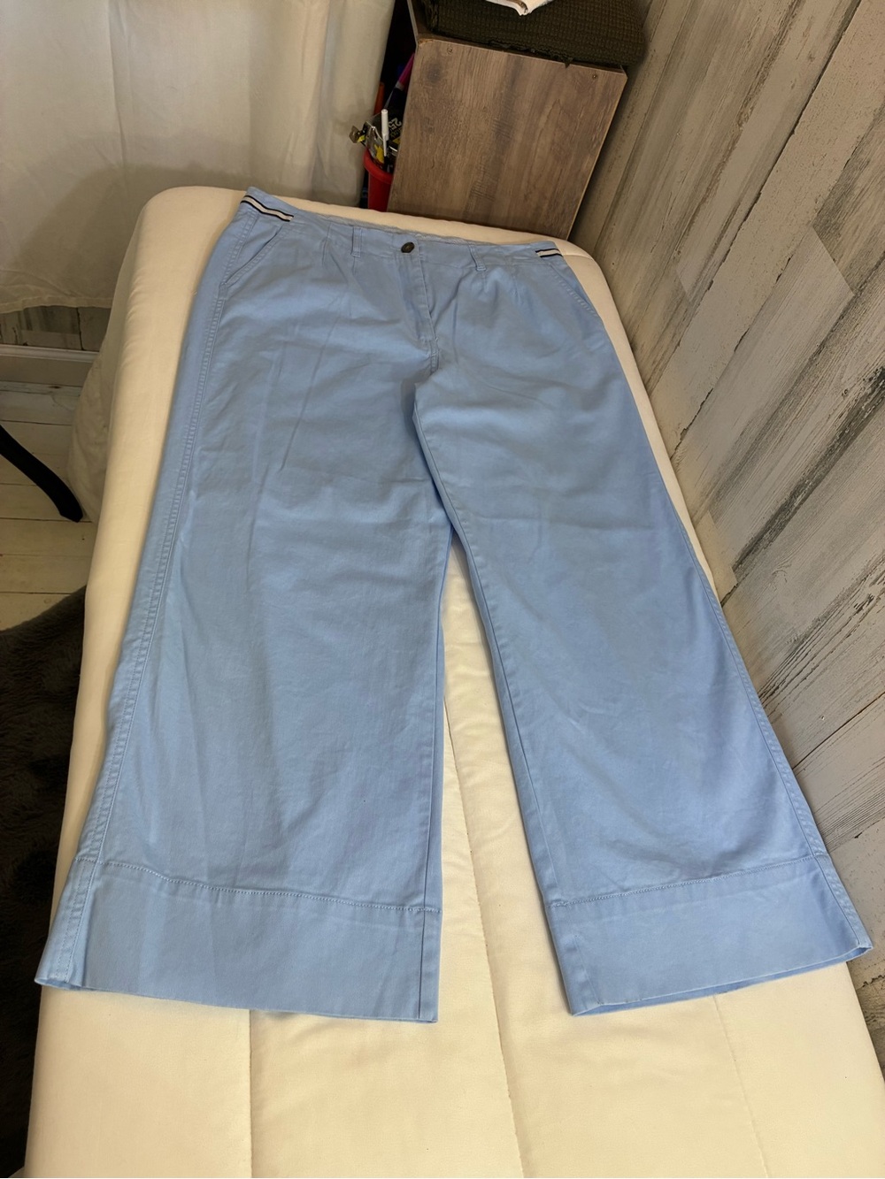 Crown & Ivy women’s Sz 10 cropped wide leg Lt blue pants